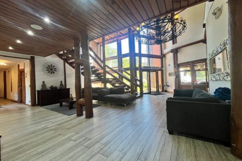 983dbfd4-b6c3-4f6d-944b-52ad41981e64