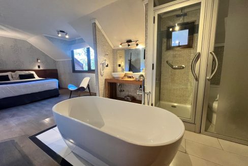 f6cbece6-4fc2-44f8-8f91-55ff183fd5f7